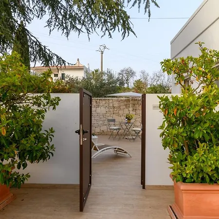 Mandorlocarrubo'S Suite Ostuni Exterior photo
